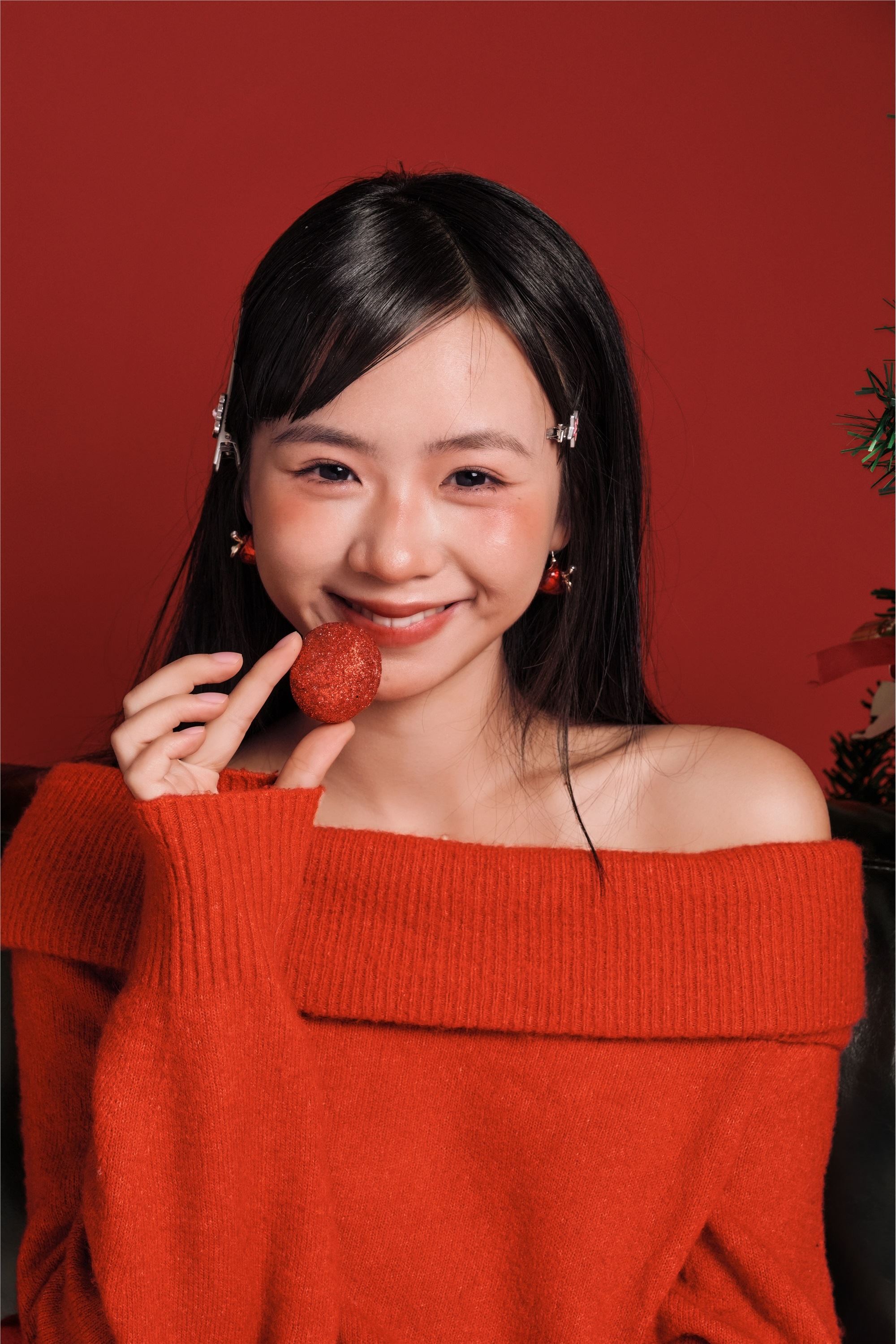 YITUYU艺图语 2025.02.01 红色圣诞 是三金呀